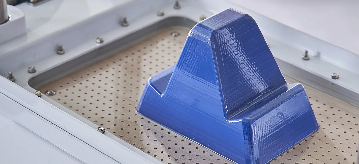FORMARTの成形テーブルに置いた3Dプリント製の型