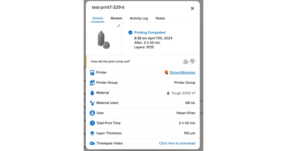 スマートフォンのDashboard画面でForm 4の造形状況を確認している様子