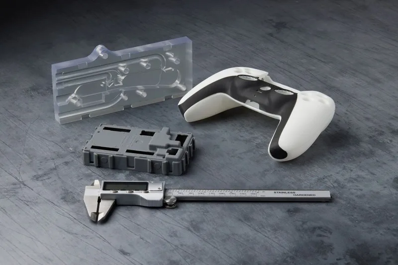 Formlabs Form 4で造形したクリア・グレイ・ホワイト・ブラック各レジンのサンプルパーツ