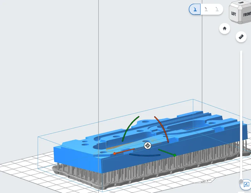 光造形3Dプリンターのプリント方向設定画面 PreFormでの傾斜配置例