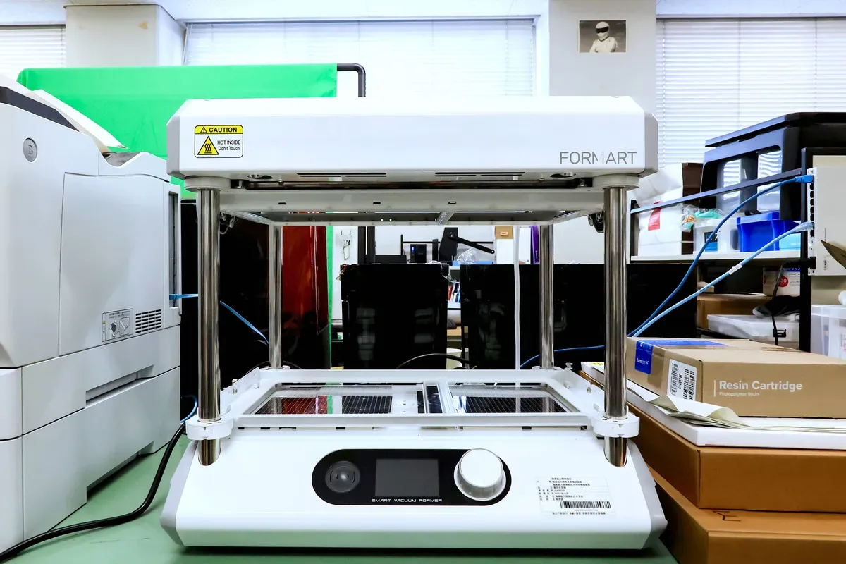 研究室に置かれた FORMART の実機