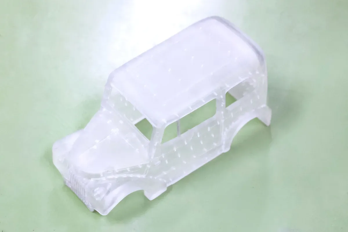 クリアレジンで光造形した車の原型