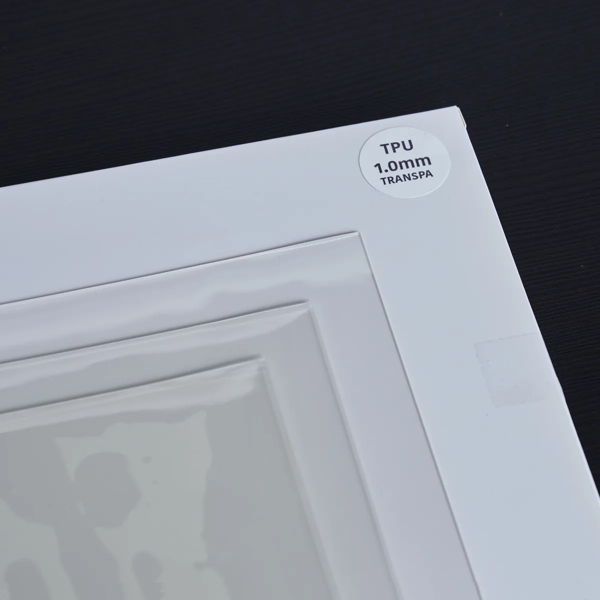 透明な TPU シートの角