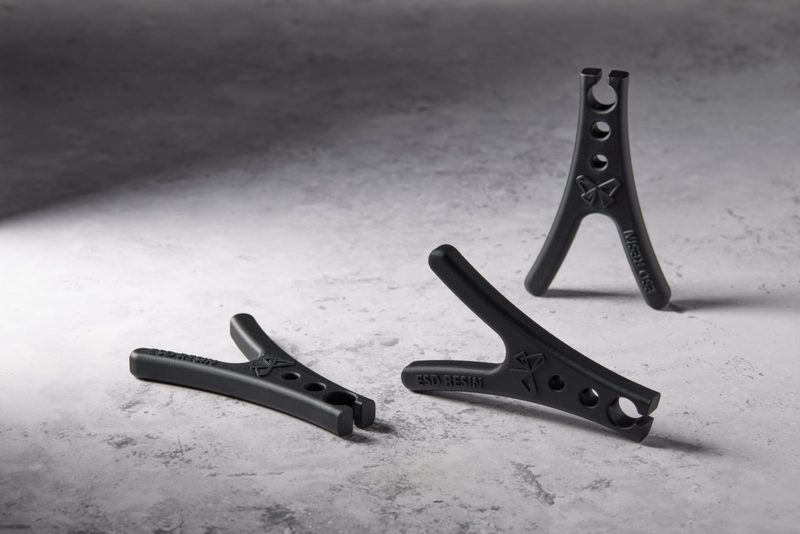 ESD RESIN と刻印された黒いつまみ工具 3 本