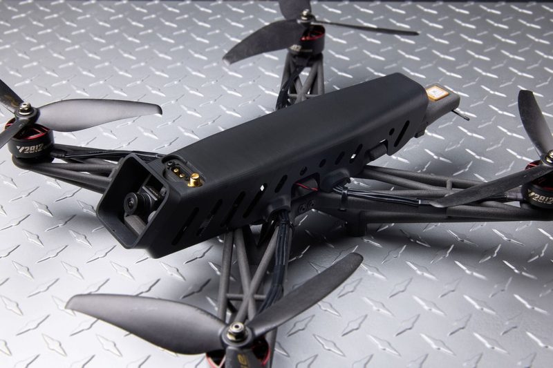 タフ2000 V2 で造形した機体カバーを取り付けたドローン