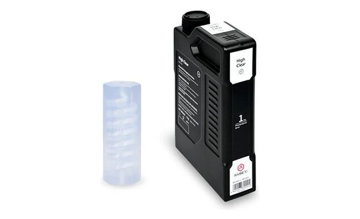 High Clear レジンで造形した半透明の筒と 1kg ボトル