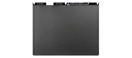 造形シートを貼り付けた状態のUP BOX用セルボード 上辺にB-PB-1とUP BOXの表示がある黒い平らな角板