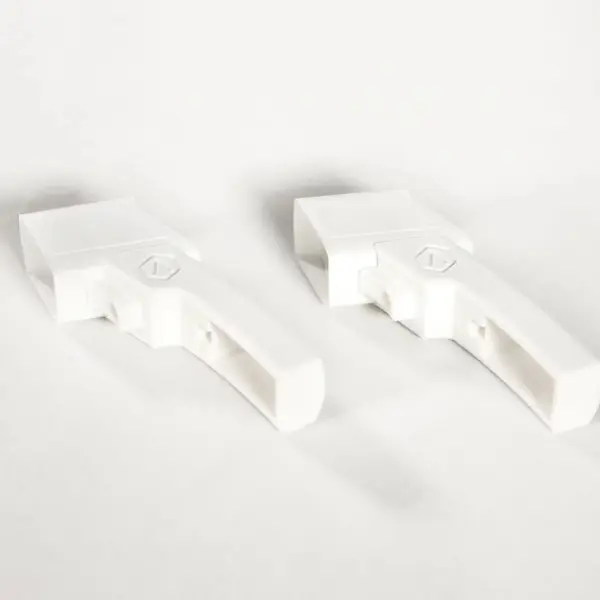白い ABS で造形した爪付きの機構部品 2 個