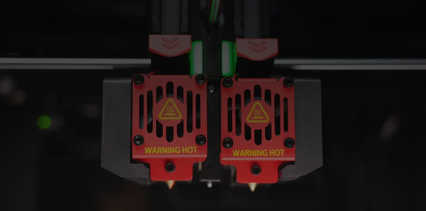 Pro3 HS のプリントヘッドに並ぶ 2 基のホットエンド