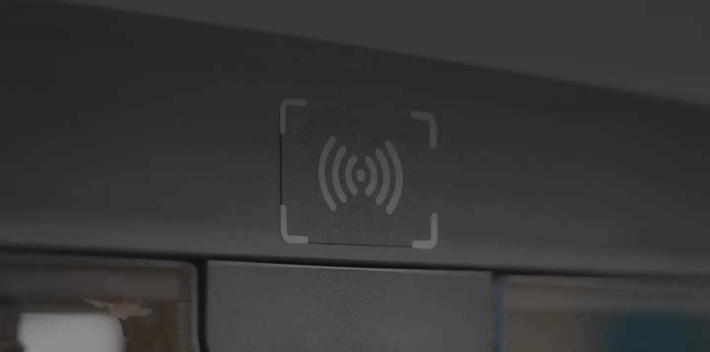本体に設けられた RFID リーダーの読み取りマーク