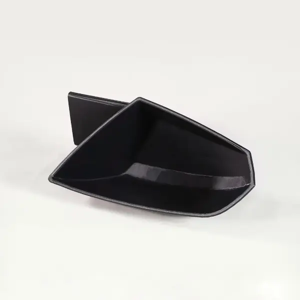 黒い ASA で造形した薄肉のカバー部品
