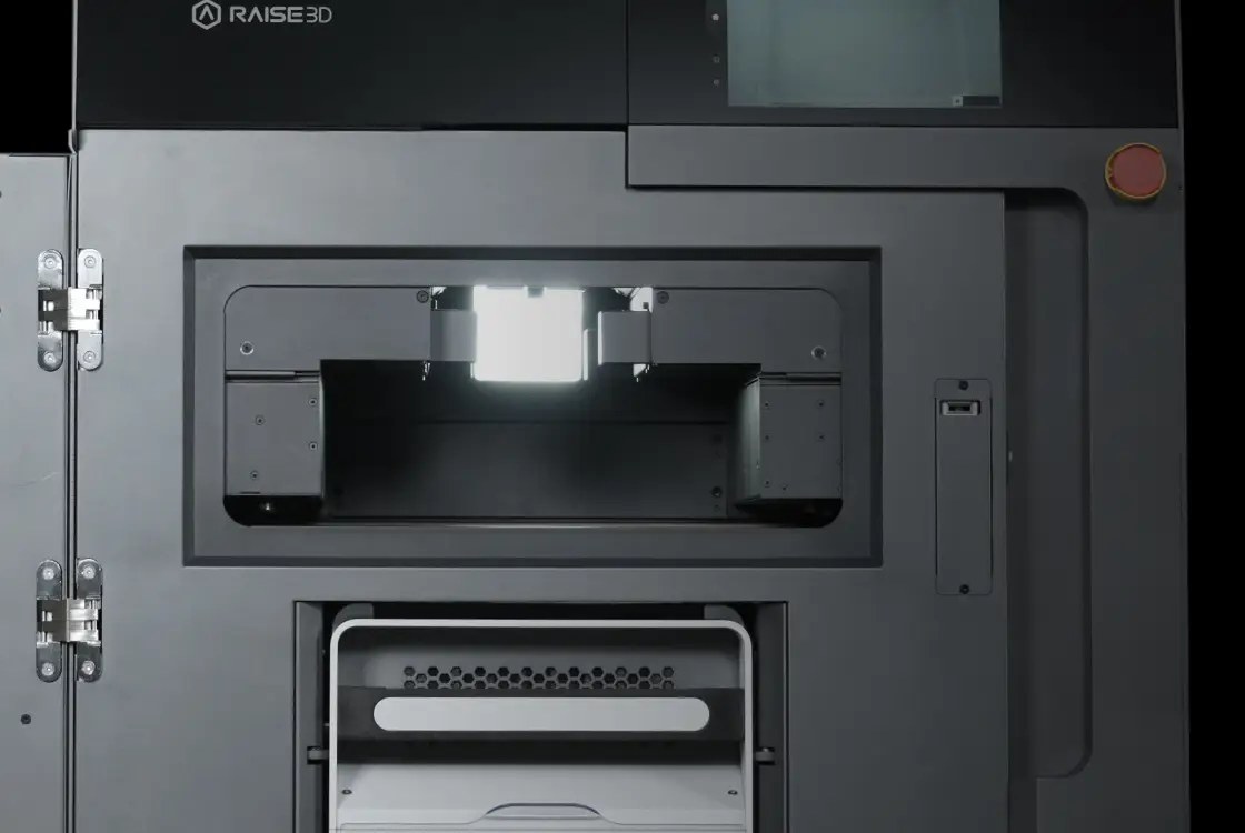 RMS220 本体正面の造形チャンバーとディスプレイ