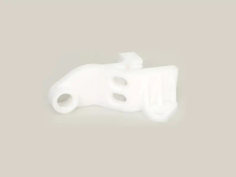 白いフィラメントで造形したアーム部品