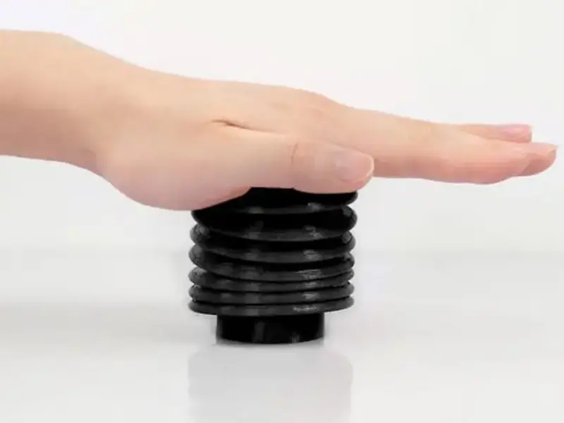 手で押すとたわむ TPU の蛇腹パーツ