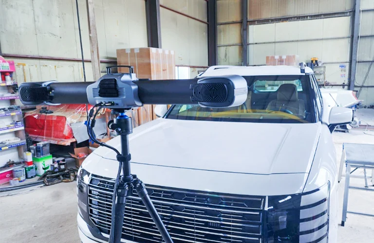 5.2m の車両を 20 ミクロンで 3D 化（SIMSCAN 30・42）